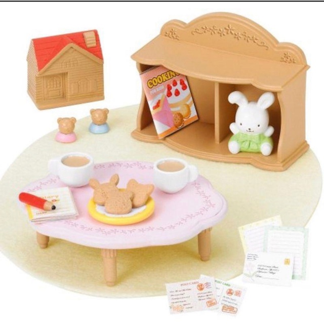 シルバニア　チャイルドテーブルセット　女の子　赤ちゃん　ドールハウス   エンタメ/ホビーのおもちゃ/ぬいぐるみ(キャラクターグッズ)の商品写真