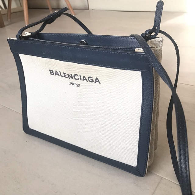 Balenciaga(バレンシアガ)のバレンシアガ◎ネイビーポシェット◎旧ロゴ レディースのバッグ(ショルダーバッグ)の商品写真
