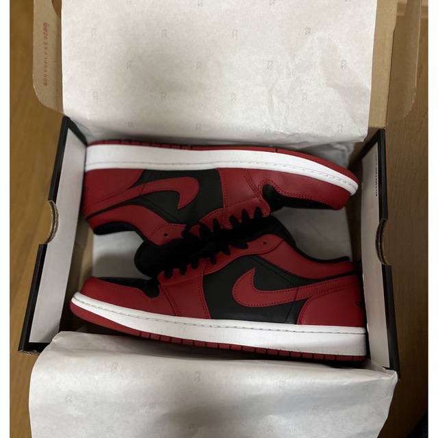 NIKE(ナイキ)のNIKE AIR JORDAN 1 LOW BRED AJ1 ブレッド メンズの靴/シューズ(スニーカー)の商品写真