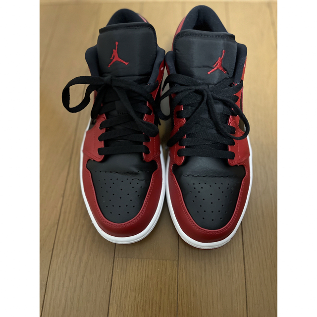 NIKE(ナイキ)のNIKE AIR JORDAN 1 LOW BRED AJ1 ブレッド メンズの靴/シューズ(スニーカー)の商品写真