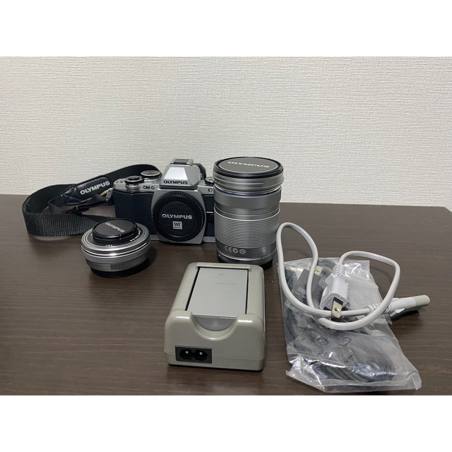 OLYMPUS(オリンパス)のOLYMPUS オリンパス OM-D E-M10 ※望遠レンズ付き スマホ/家電/カメラのカメラ(ミラーレス一眼)の商品写真