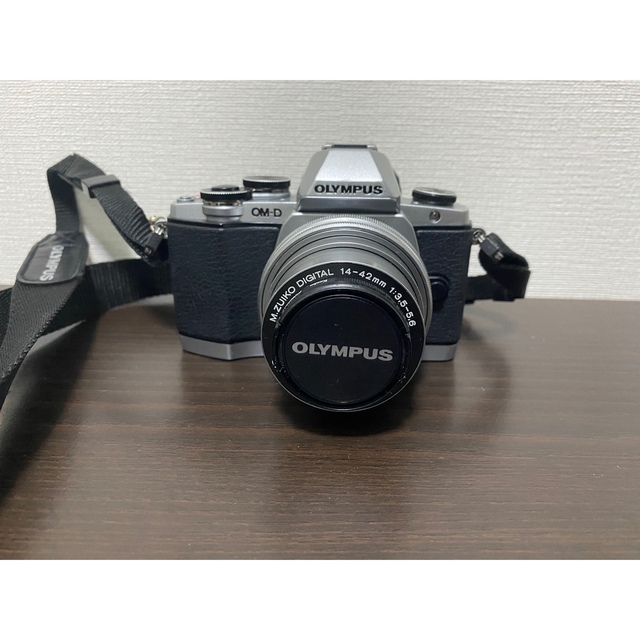 OLYMPUS オリンパス OM-D E-M10 ※望遠レンズ付き