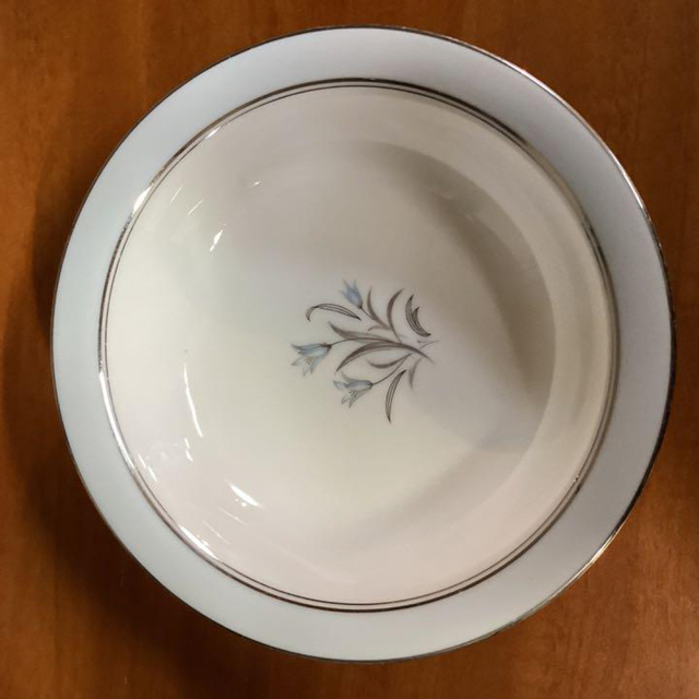 Noritake(ノリタケ)のNoritake Blue Bell オーバル皿2枚 スープ皿 6枚セット インテリア/住まい/日用品のキッチン/食器(食器)の商品写真