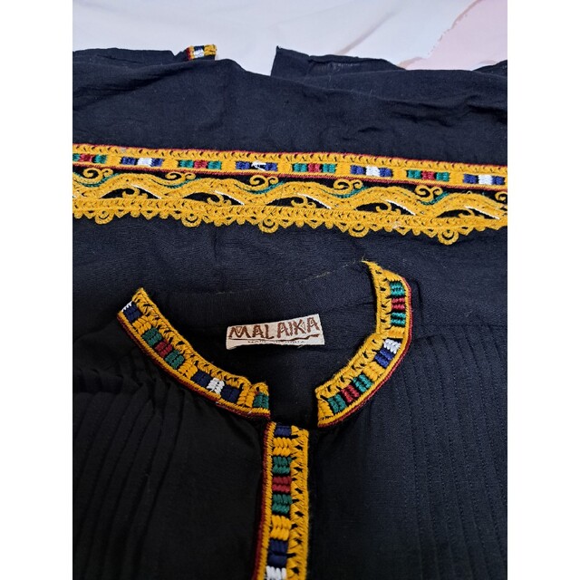 MALAIKA(マライカ)の【訳あり】マライカ MALAIKA 刺繍羽織りロングワンピース レディースのワンピース(ロングワンピース/マキシワンピース)の商品写真