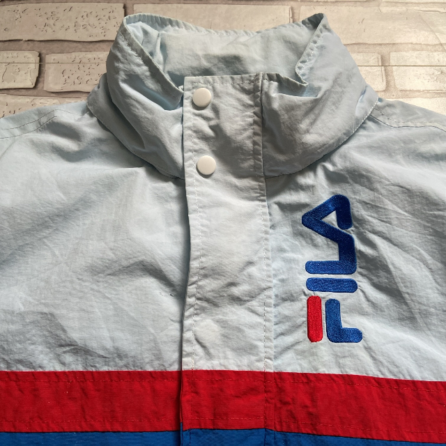 FILA(フィラ)の激レア FILA フィラ ナイロンジャケット 刺繍入り 企業ロゴ ミックカラーS メンズのジャケット/アウター(ナイロンジャケット)の商品写真