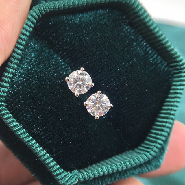 フォーマルモアサナイトシンプルピアス1ct　k18