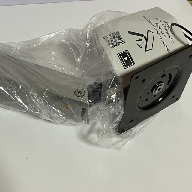 Amazonベーシック デスクマウント シングル モニターアーム アルミ