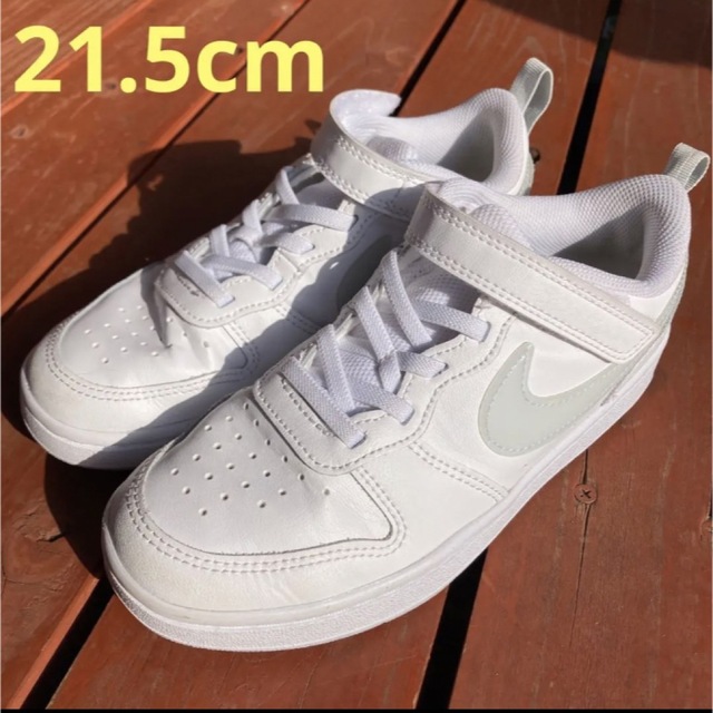 NIKE(ナイキ)のナイキ コート ボロー LOW 2 キッズシューズ キッズ/ベビー/マタニティのキッズ靴/シューズ(15cm~)(スニーカー)の商品写真