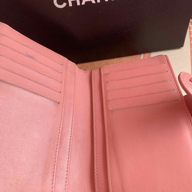 CHANEL(シャネル)のCHANELカメリア ピンク 折財布 メンズのファッション小物(折り財布)の商品写真