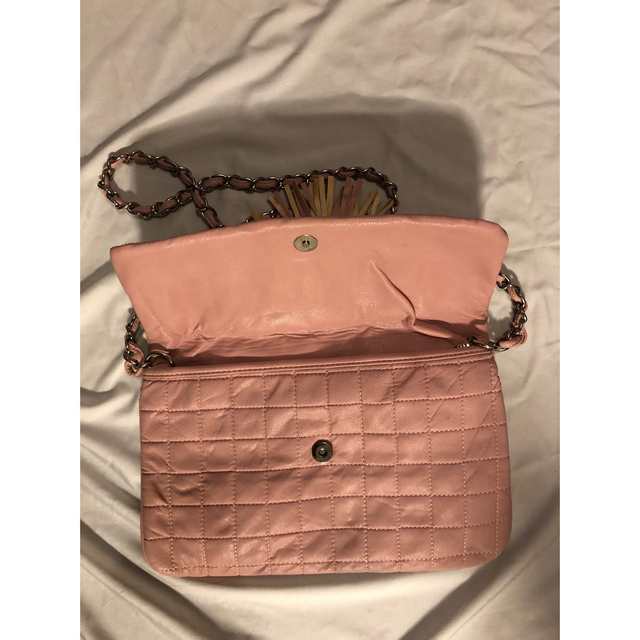 ピンク　キルティング　タッセル　チェーン　ショルダーバッグ レディースのバッグ(ショルダーバッグ)の商品写真