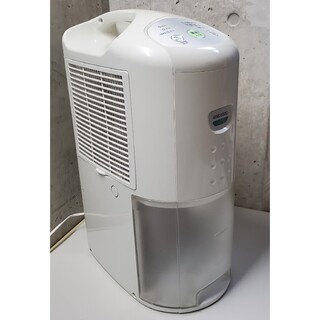 コロナ(コロナ)のCORONA 　 除湿器　　コロナ　家電品　2011年製　ホワイト(加湿器/除湿機)