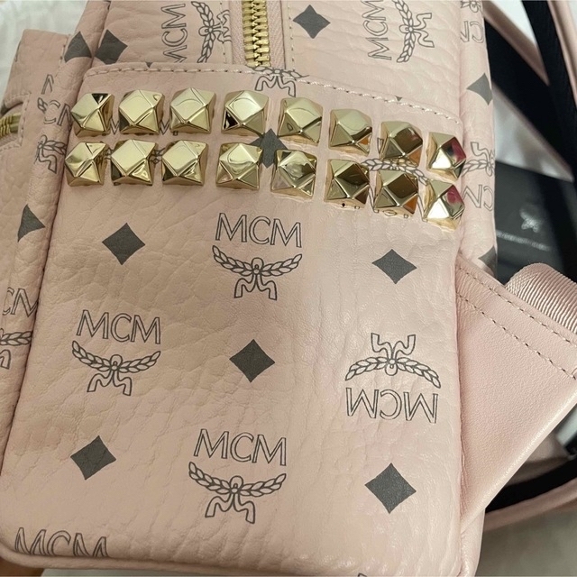 MCM(エムシーエム)のMCM リュック パウダーピンク メンズのバッグ(バッグパック/リュック)の商品写真