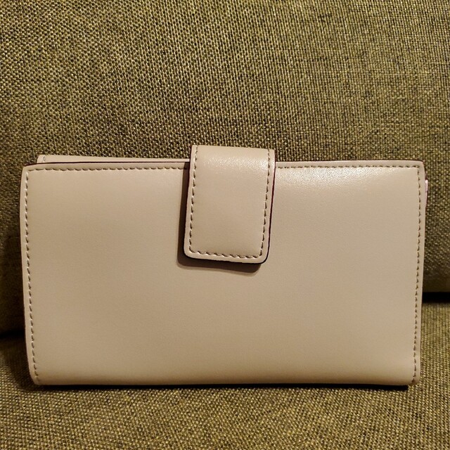 FENDI スタッズ 長財布 レザー ベージュピンク系-