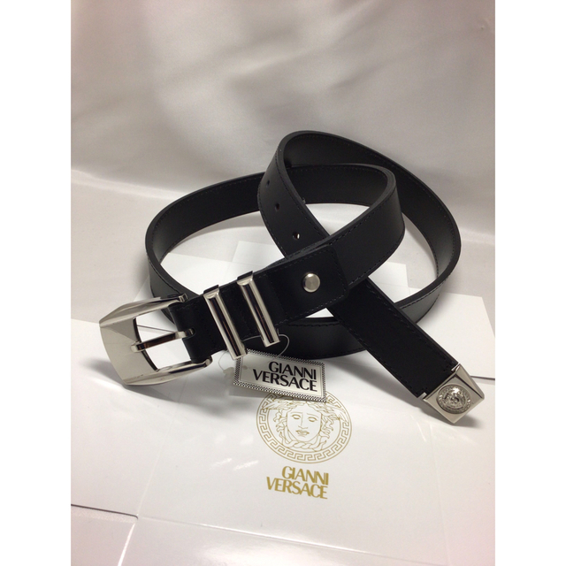 Gianni Versace(ジャンニヴェルサーチ)の訳あり品★VERSACE ヴェルサーチ★メンズベルト★銀色 2連タイプ！未使用  メンズのファッション小物(ベルト)の商品写真