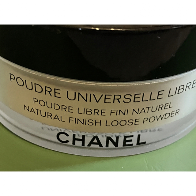 CHANEL(シャネル)のシャネル プードゥル ユニヴェルセル リーブル 20 クレール 30g コスメ/美容のベースメイク/化粧品(フェイスパウダー)の商品写真