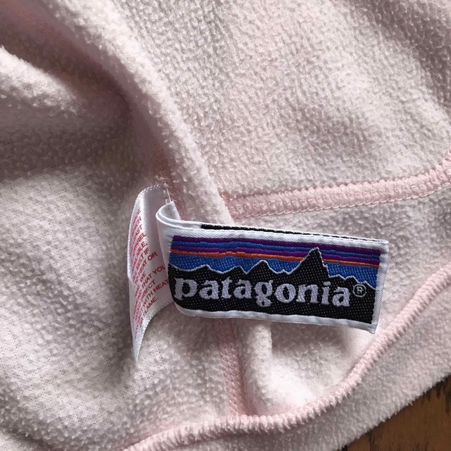 patagonia(パタゴニア)のパタゴニア　ベビーパーカー　ピンクフリース　24M　80.90cm キッズ/ベビー/マタニティのキッズ服女の子用(90cm~)(ジャケット/上着)の商品写真