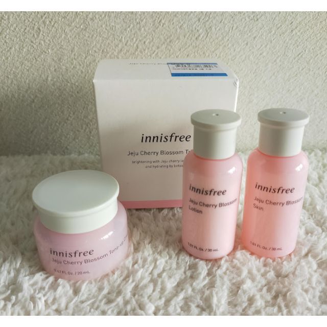 Innisfree(イニスフリー)の茄子様専用★イニスフリー★チェリーブロッサム★3点セット＆ゼリークリーム コスメ/美容のキット/セット(サンプル/トライアルキット)の商品写真