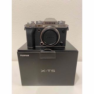 フジフイルム(富士フイルム)のFUJIFILM X-T5【シルバー】【保証2024年11月24日迄】(ミラーレス一眼)