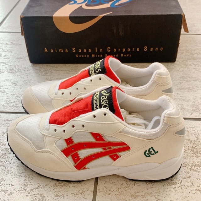 Asics 未使用 Asics スニーカー 運動靴 シンプル無地おしゃれ 学校 ビンテージの通販 By Aki S Shop アシックスならラクマ