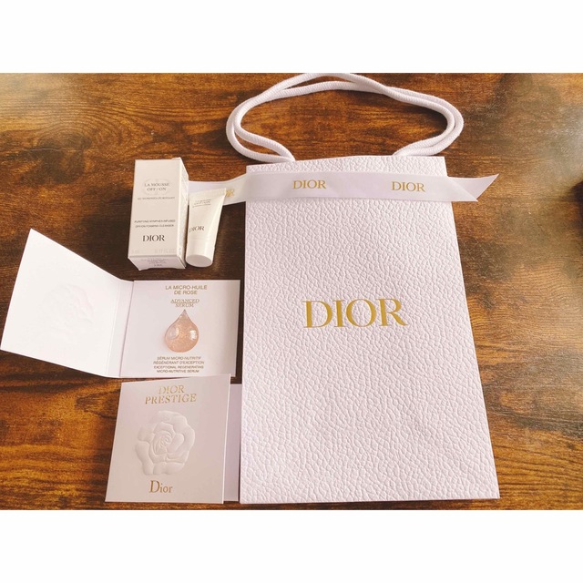 Dior(ディオール)のちぃ様専用　Dior サンプル 美容液 洗顔料 紙袋 ショッパー コスメ/美容のキット/セット(サンプル/トライアルキット)の商品写真