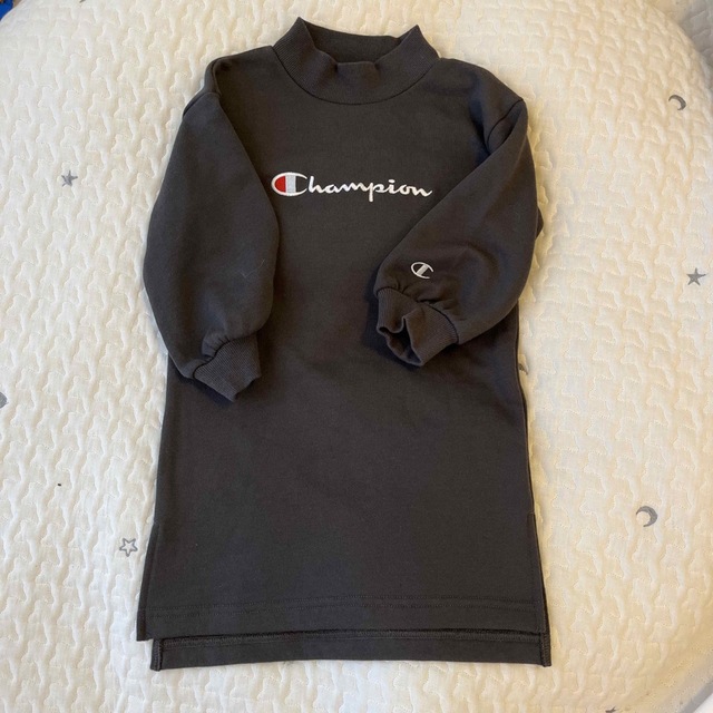 Champion(チャンピオン)の【未使用】チャンピオン スウェットワンピース　100cm キッズ/ベビー/マタニティのキッズ服女の子用(90cm~)(ワンピース)の商品写真