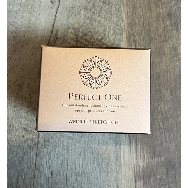 PERFECT ONE(パーフェクトワン)の薬用リンクルストレッチジェル50g コスメ/美容のスキンケア/基礎化粧品(オールインワン化粧品)の商品写真