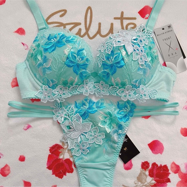 Wacoal - サルート マダガスカル 46G TU フロントエックスブラ ソング