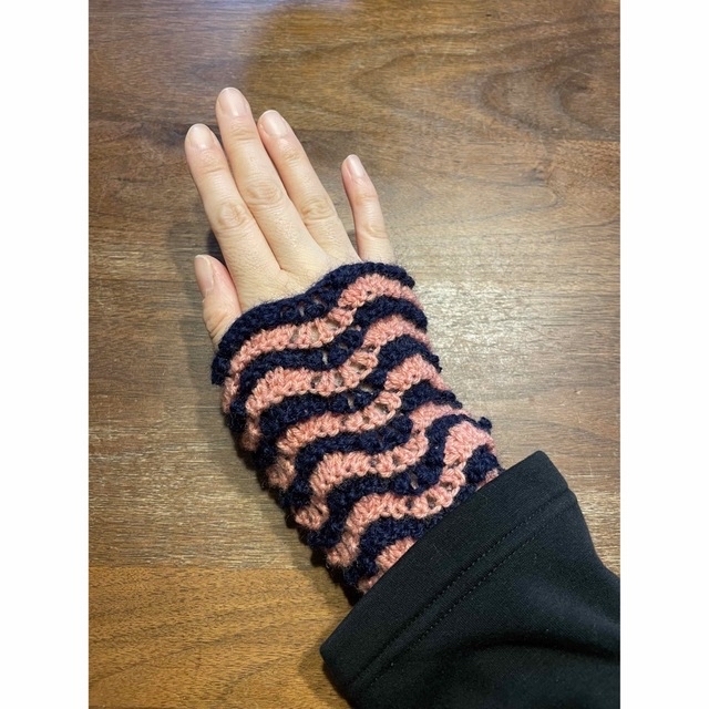 アームウォーマー　ハンドウォーマー　手編み ハンドメイドのファッション小物(手袋)の商品写真