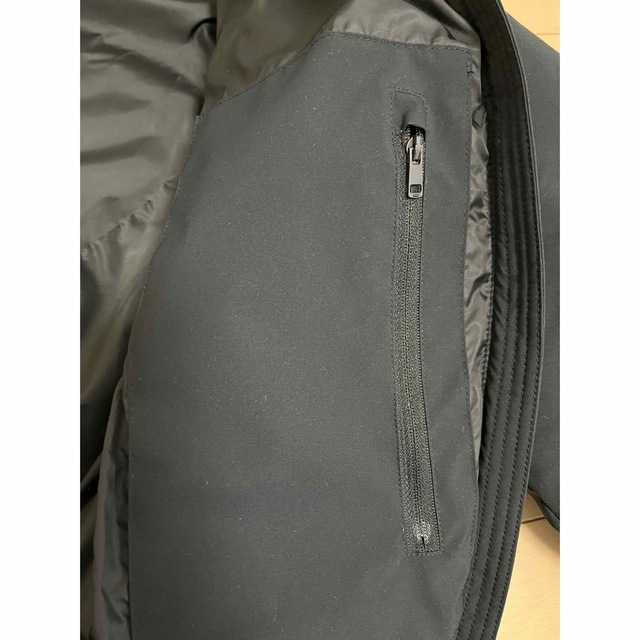 UNIQLO(ユニクロ)のUNIQLO シームレスダウンショートコート　Lサイズ　ブラック 黒 レディースのジャケット/アウター(ダウンコート)の商品写真