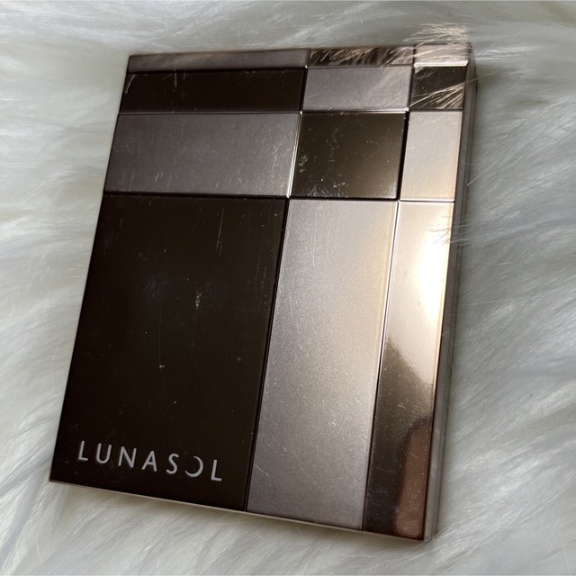 LUNASOL(ルナソル)のルナソル セレクション・ドゥ・ショコラアイズ コスメ/美容のベースメイク/化粧品(アイシャドウ)の商品写真