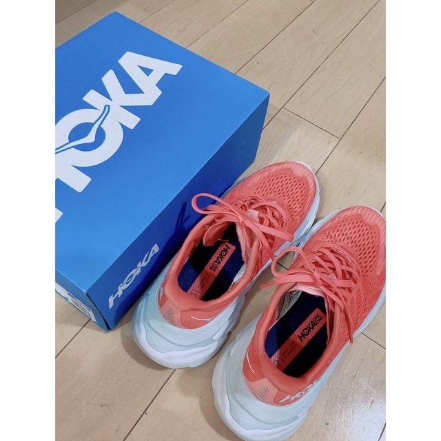 HOKA ONE ONE(ホカオネオネ)のホカオネオネ　スニーカー レディースの靴/シューズ(スニーカー)の商品写真