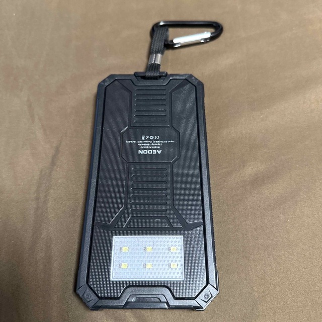 Aedon モバイルバッテリー 15000mAh ソーラーチャージャー 2USB スマホ/家電/カメラのスマートフォン/携帯電話(バッテリー/充電器)の商品写真