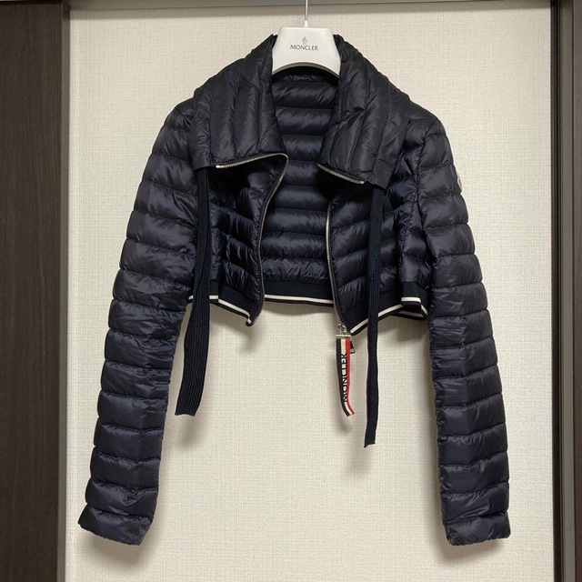 MONCLER(モンクレール)のモンクレール MONCLER  ダウン ショート丈 アウター 2 M レディースのジャケット/アウター(ダウンジャケット)の商品写真