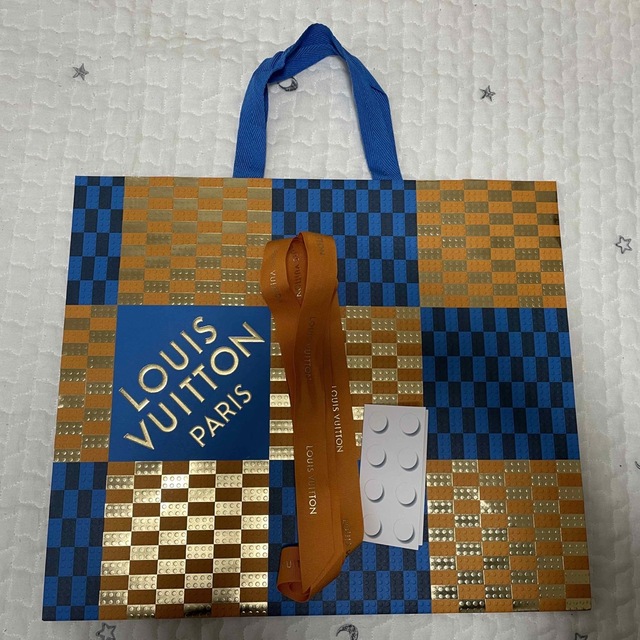 LOUIS VUITTON(ルイヴィトン)のルイヴィトン　ショッパー　紙袋　リボン　メッセージカード　クリスマス レディースのバッグ(ショップ袋)の商品写真