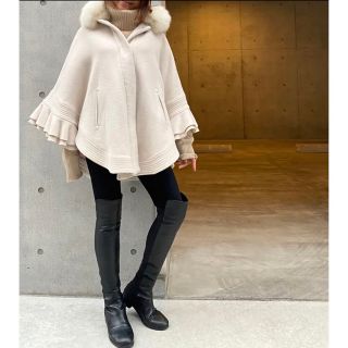 ダブルスタンダード Sov. オフホワイトペプラムポンチョケープコートY51-