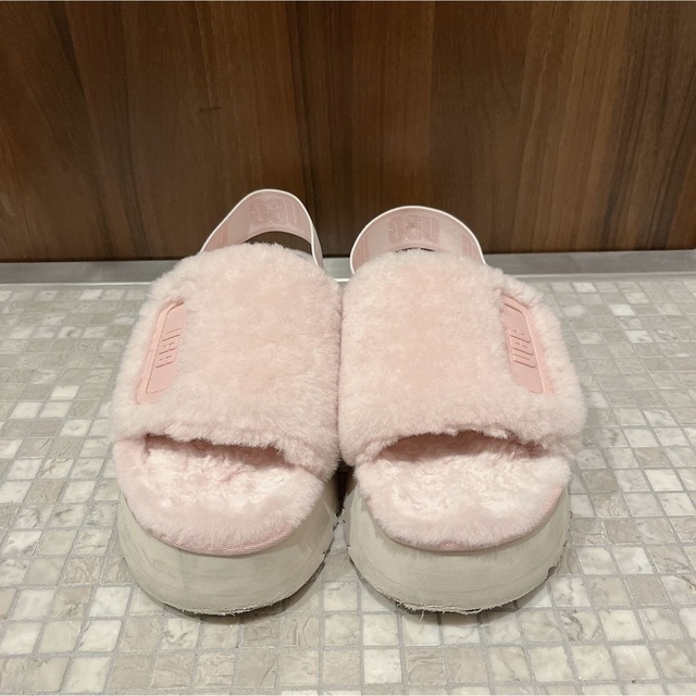 サンダルUgg ファーサンダル　ピンク