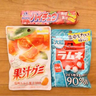 モリナガセイカ(森永製菓)の格安【匿名配送】森永大粒ラムネ　ハイチュウストロベリー　明治果汁グミ　3個セット(その他)