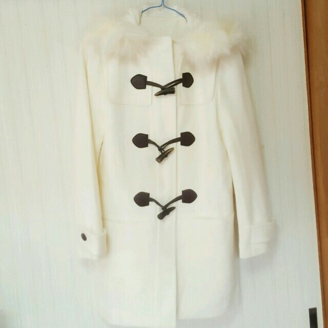 新品　ダッフルコート　白　ホワイト　ウール レディースのジャケット/アウター(ダッフルコート)の商品写真