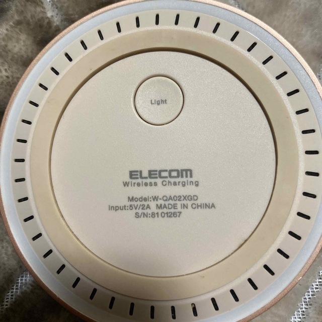 ELECOM(エレコム)のELECOM 置き型充電器 スマホ/家電/カメラのスマートフォン/携帯電話(バッテリー/充電器)の商品写真