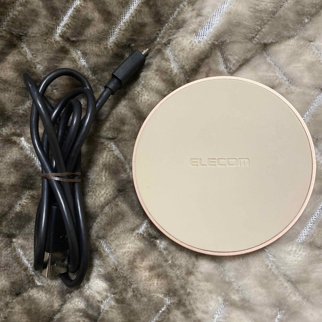 ELECOM(エレコム)のELECOM 置き型充電器 スマホ/家電/カメラのスマートフォン/携帯電話(バッテリー/充電器)の商品写真