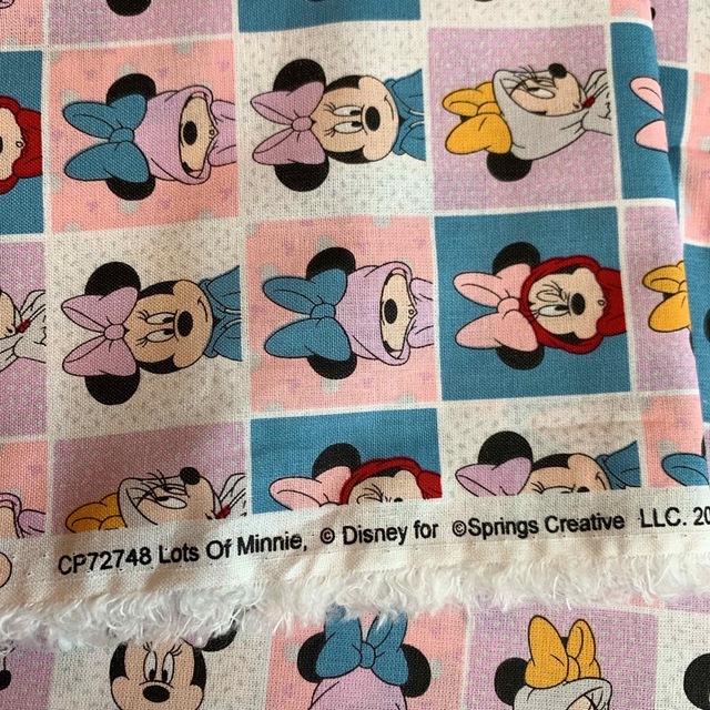 Disney(ディズニー)の【輸入生地】110x45cm スウェット ミニー  ハンドメイドの素材/材料(生地/糸)の商品写真