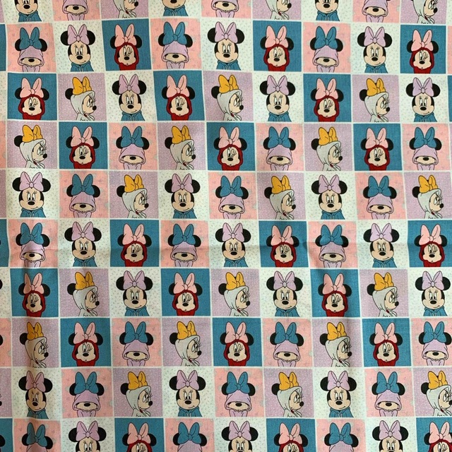 Disney(ディズニー)の【輸入生地】110x45cm スウェット ミニー  ハンドメイドの素材/材料(生地/糸)の商品写真