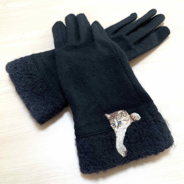 PAUL & JOE(ポールアンドジョー)の手袋 猫  刺繍 PAUL&JOE ポール&ジョー 黒色 ねこ  レディースのファッション小物(手袋)の商品写真