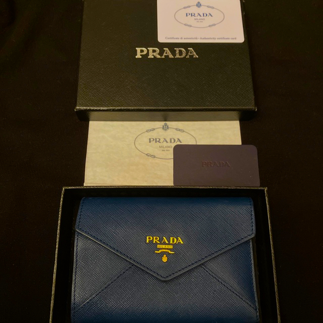 PRADA 財布　ネイビー　サフィアーノ  紺色　三つ折財布レディース