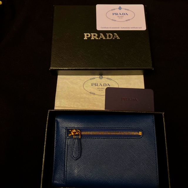 PRADA(プラダ)のPRADA 財布　ネイビー　サフィアーノ  紺色　三つ折財布 レディースのファッション小物(財布)の商品写真