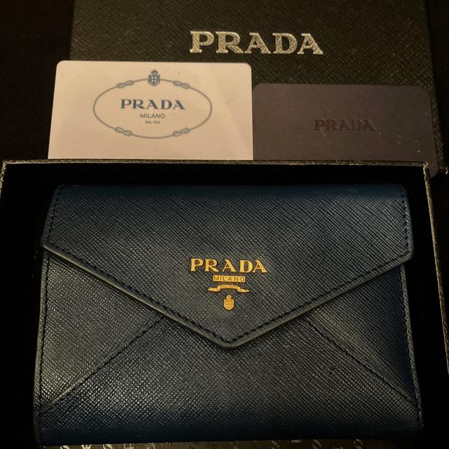 PRADA(プラダ)のPRADA 財布　ネイビー　サフィアーノ  紺色　三つ折財布 レディースのファッション小物(財布)の商品写真