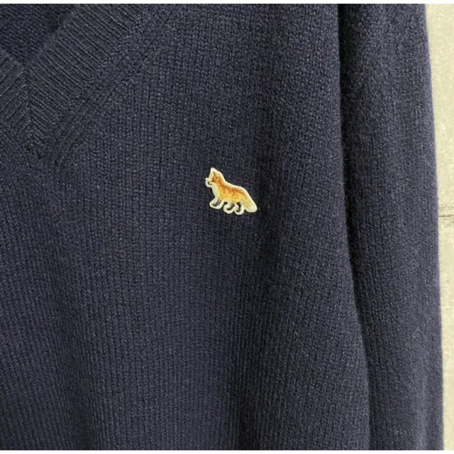 メゾンキツネ　刺繍ロゴ　ワンポイント　Ｖネック　ニット　セーター