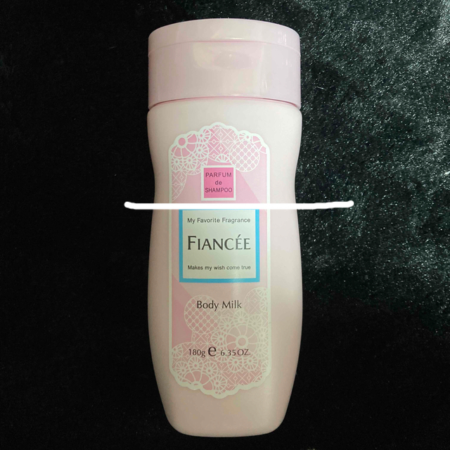 FIANCEE(フィアンセ)のフィアンセ ボディミルクローション ピュアシャンプーの香り(180g) コスメ/美容のボディケア(ボディローション/ミルク)の商品写真