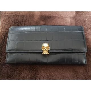 アレキサンダーマックイーン(Alexander McQueen)のAlexander McQueen 長財布 本革　クロコエンボス加工　スカル(財布)