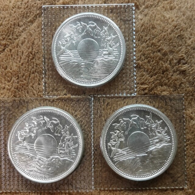 記念硬貨 在位60年記念 銀貨 1万円 硬貨 天皇 通貨 貨幣 枚 10000円 エンタメ/ホビーの美術品/アンティーク(貨幣)の商品写真